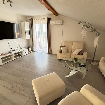 Karla Горни-Карин