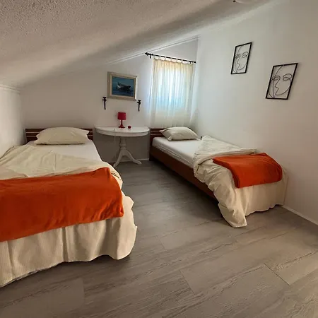 Karla Apartment Gornji Karin