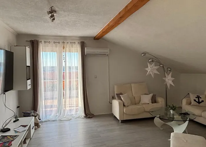 Karla Apartment Gornji Karin